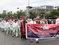 Pakaian Adat Nusantara hingga Kendaraan Hias Meriahkan Pawai Pembangunan HUT ke-79 RI