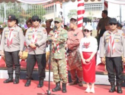 Wali Kota Amsakar dan Wakil Li Claudia Pimpin Semangat Persatuan dalam Pawai Pembangunan 2025