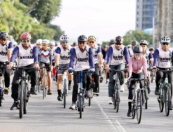 Amsakar – Li Claudia Gowes Bareng Ribuan Peserta Batam Bersepeda