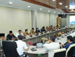 Pansus DPRD Bahas Ranperda LAM dengan Akademisi